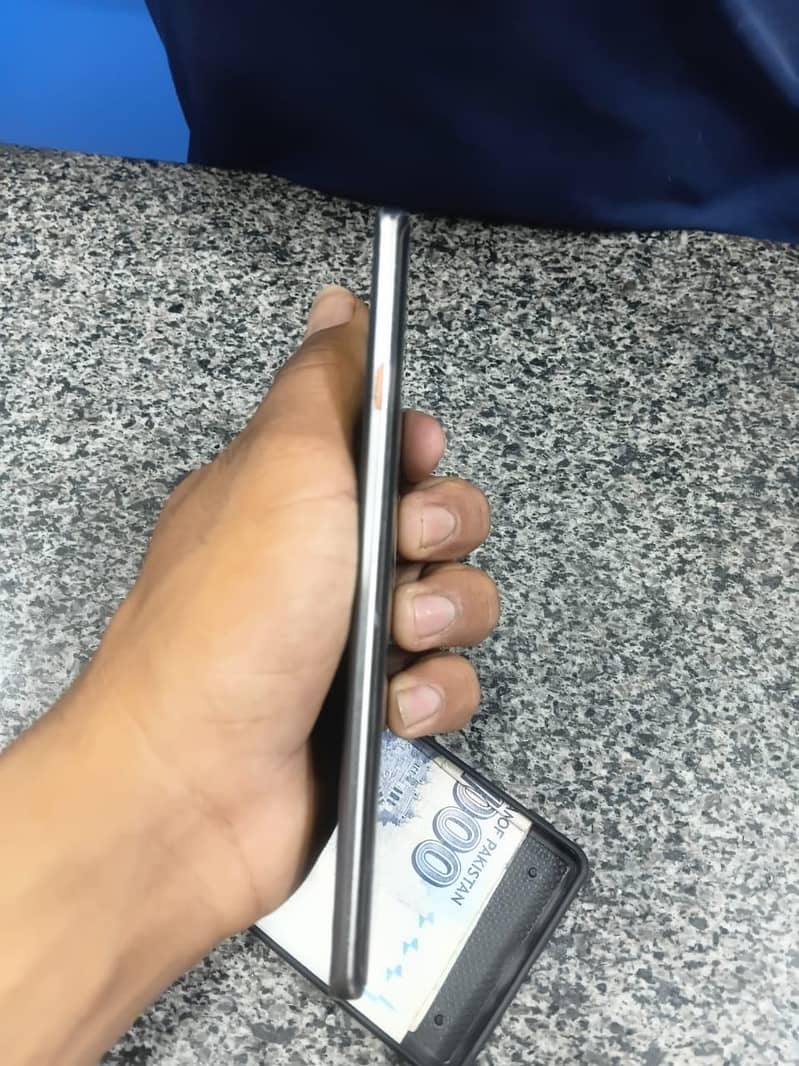 Tecno CAMON 40 Pro 4