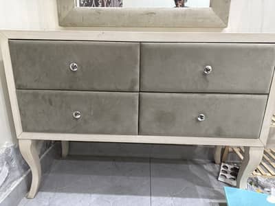 Dressing Table with large mirror