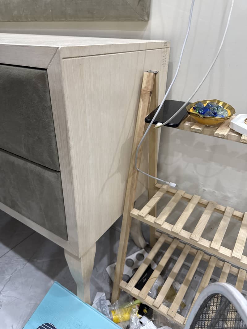 Dressing Table with large mirror 2