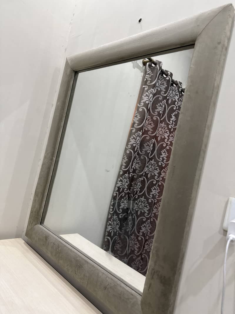 Dressing Table with large mirror 3