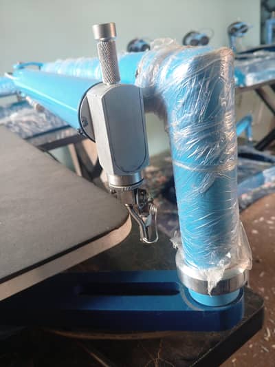 Applique cutting machine
