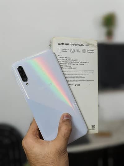 SAMSUNG A30s with box