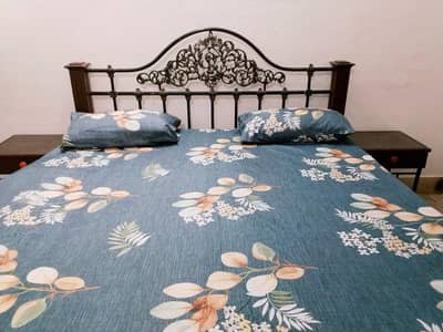 bed set / metal bed with wooden legs / double bed / king size bed