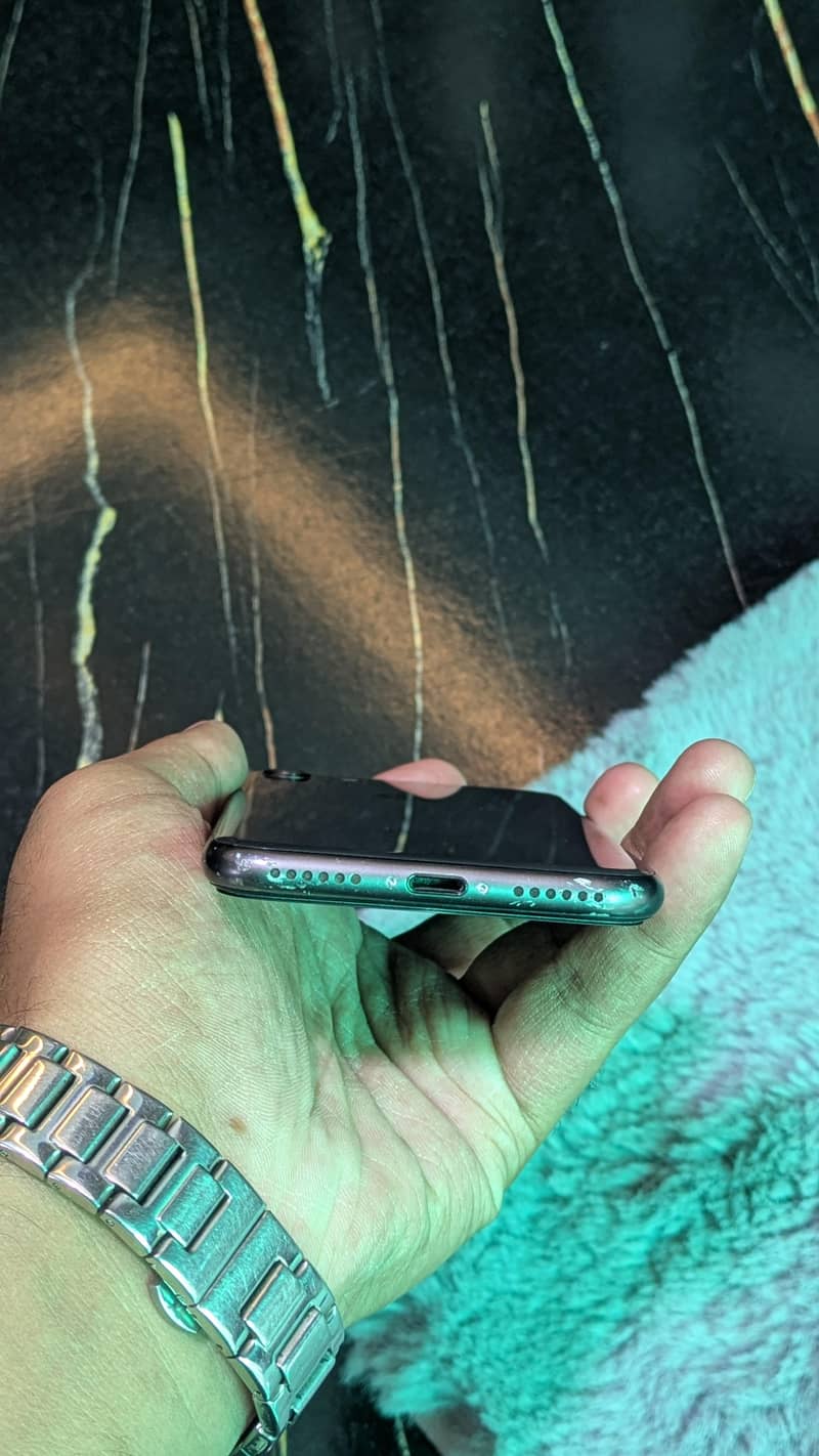 Apple iPhone 8 1