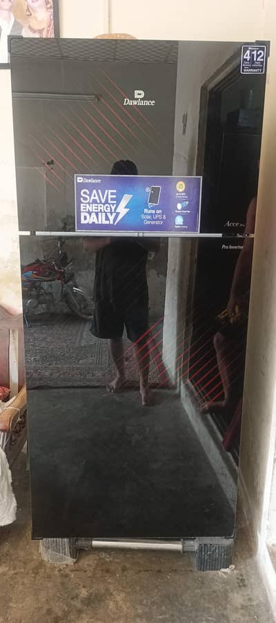 sirf 25din use hwe hy full brand-new fridge hy 12saal ki warranty hy