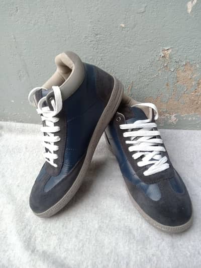 BRAND NEW ONE SNEAKERS