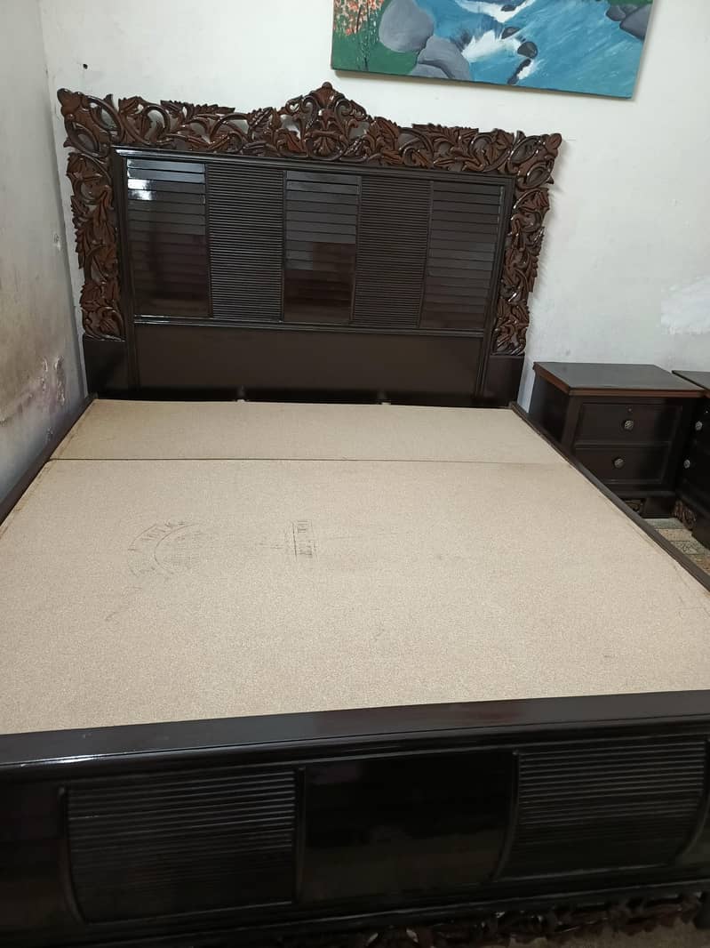 King size Bed 0