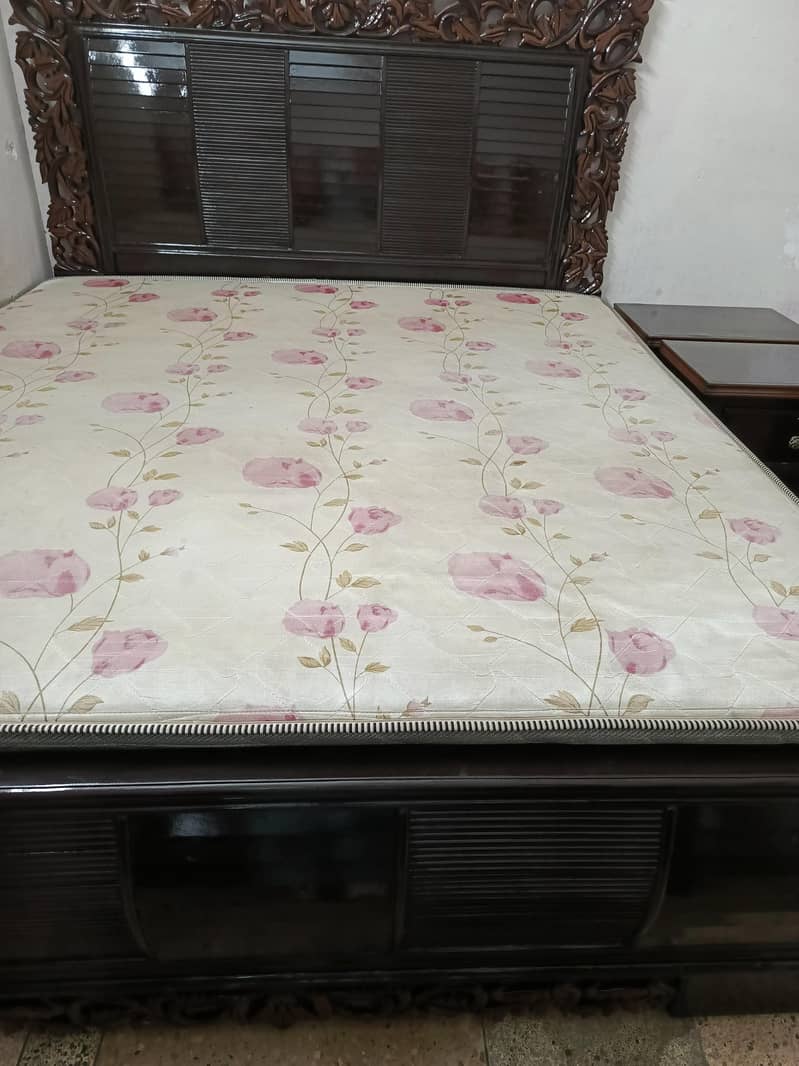 King size Bed 3