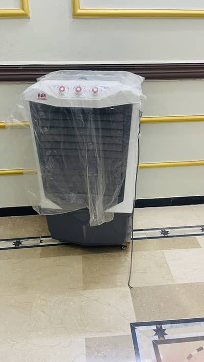 Dc room cooler with Dc power supply