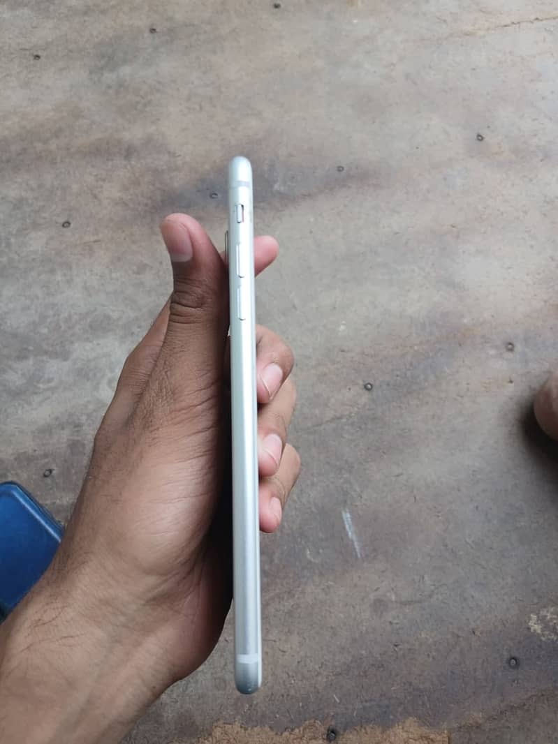 Apple iPhone 8 Plus 1