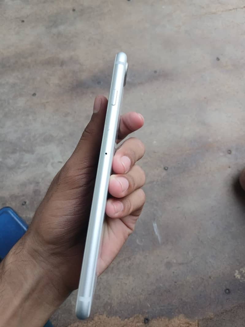 Apple iPhone 8 Plus 3