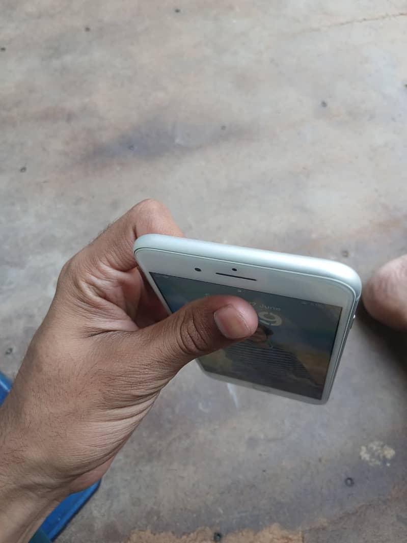 Apple iPhone 8 Plus 4