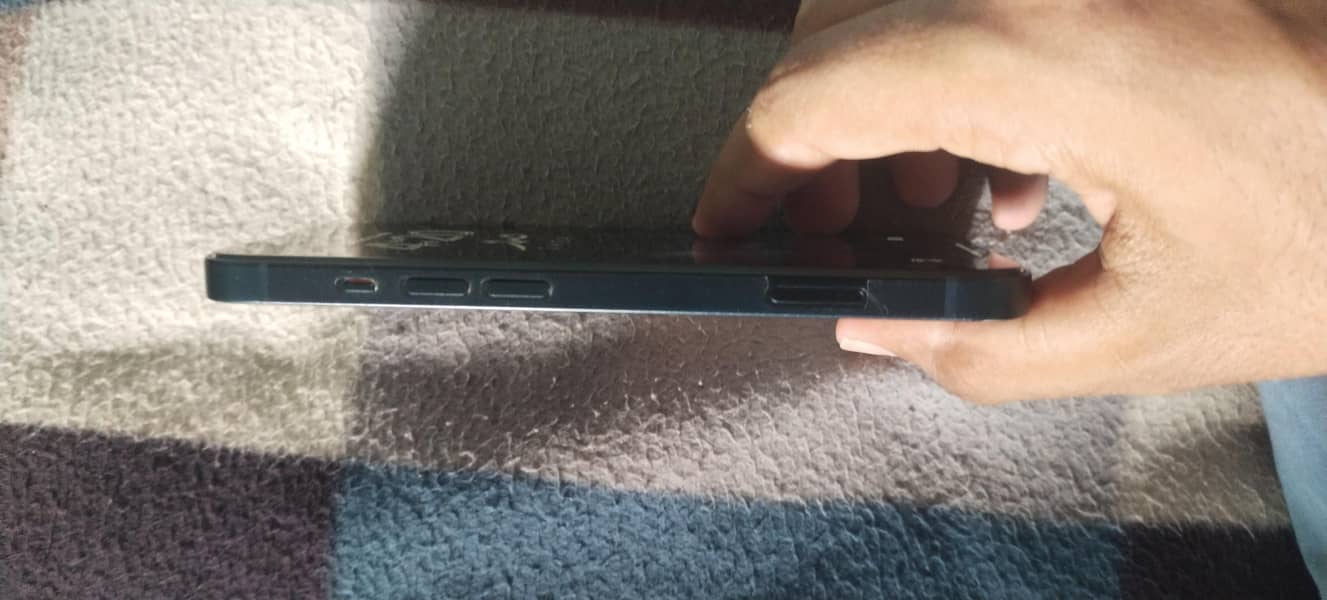 Apple iPhone 13 1