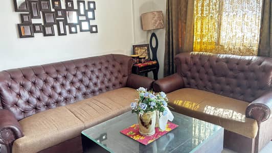 3 and a 2 Seater Tufted Chesterfield Sofa in Good Condition