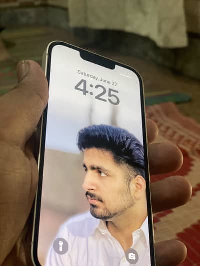Apple iPhone 13
