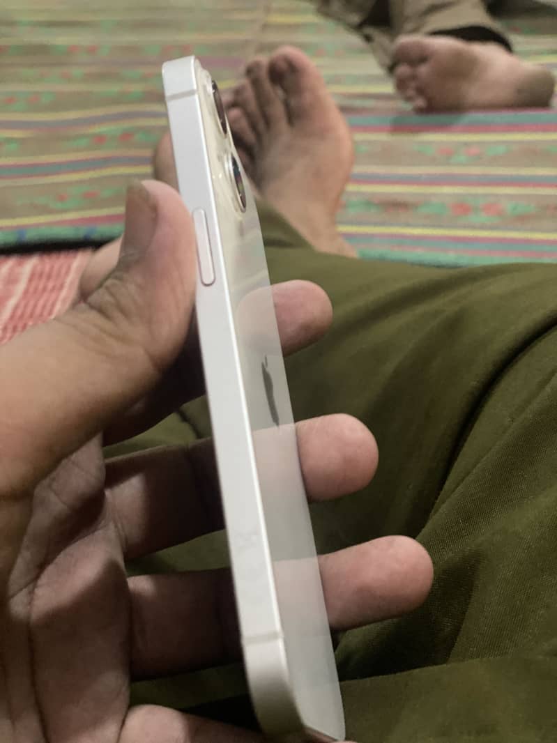 Apple iPhone 13 1