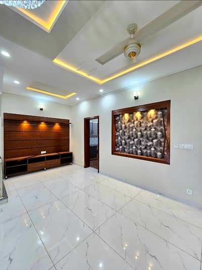 14 Marla Tile Flooring Upper Portion With All Facilities Meters Separate Parking G-13/3