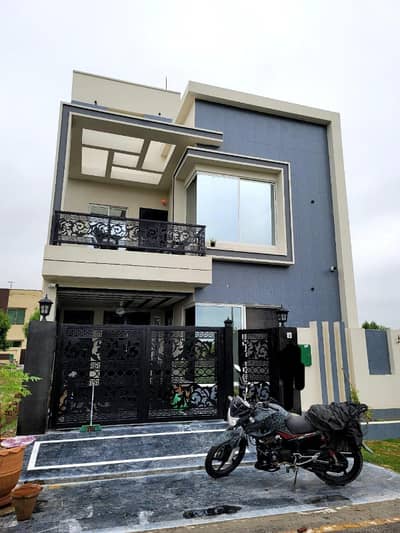 I SELL 5 MARLA SLIGHTLY USED HOUSE IN BAHRIA ORCHARD LAHORE. PHASE 2 G-BLOCK. Price 150 lacs is almost final