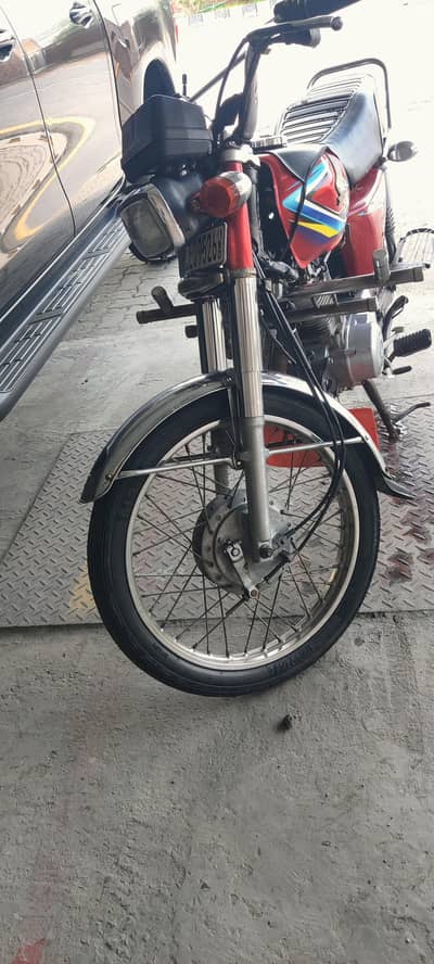 Honda 125 1st owner 90% genuine koi Kam nahi hona wala