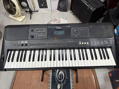 Yamaha Digital Keyboard PSR-E453 in new condition