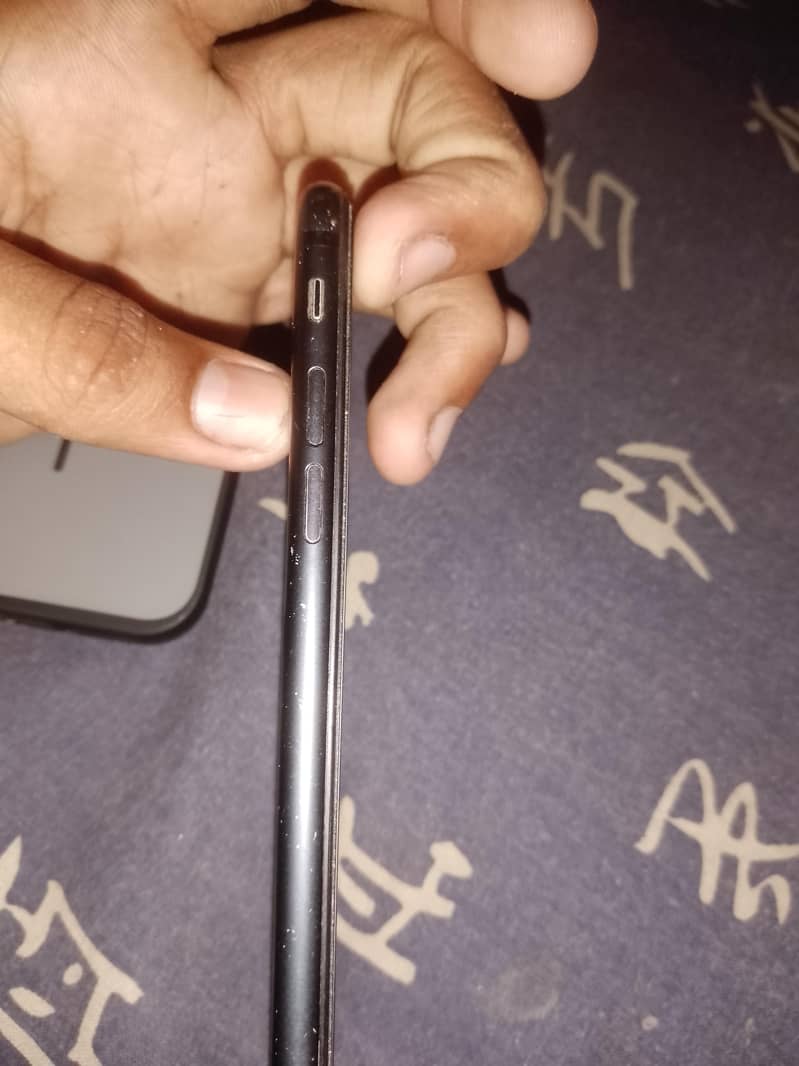 Apple iPhone 7 3