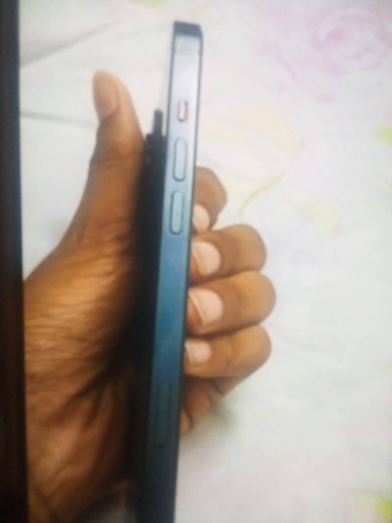 Apple iPhone 13 2