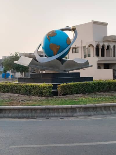 I SELL 10 MARLA RESIDENTIAL PLOT IN BAHRIA ORCHARD LAHORE PHASE 4. ON GROUND READY TO CONSTRUCTION