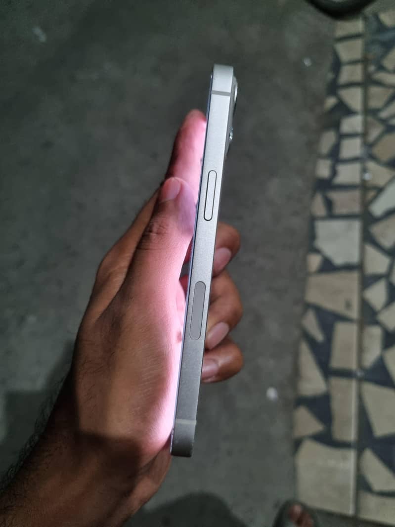 Apple iPhone 13 2