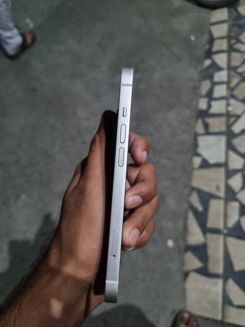 Apple iPhone 13 3