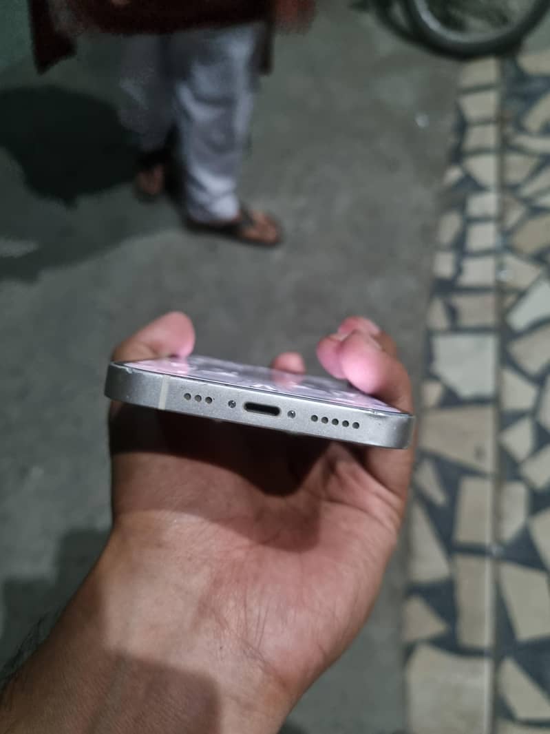 Apple iPhone 13 4