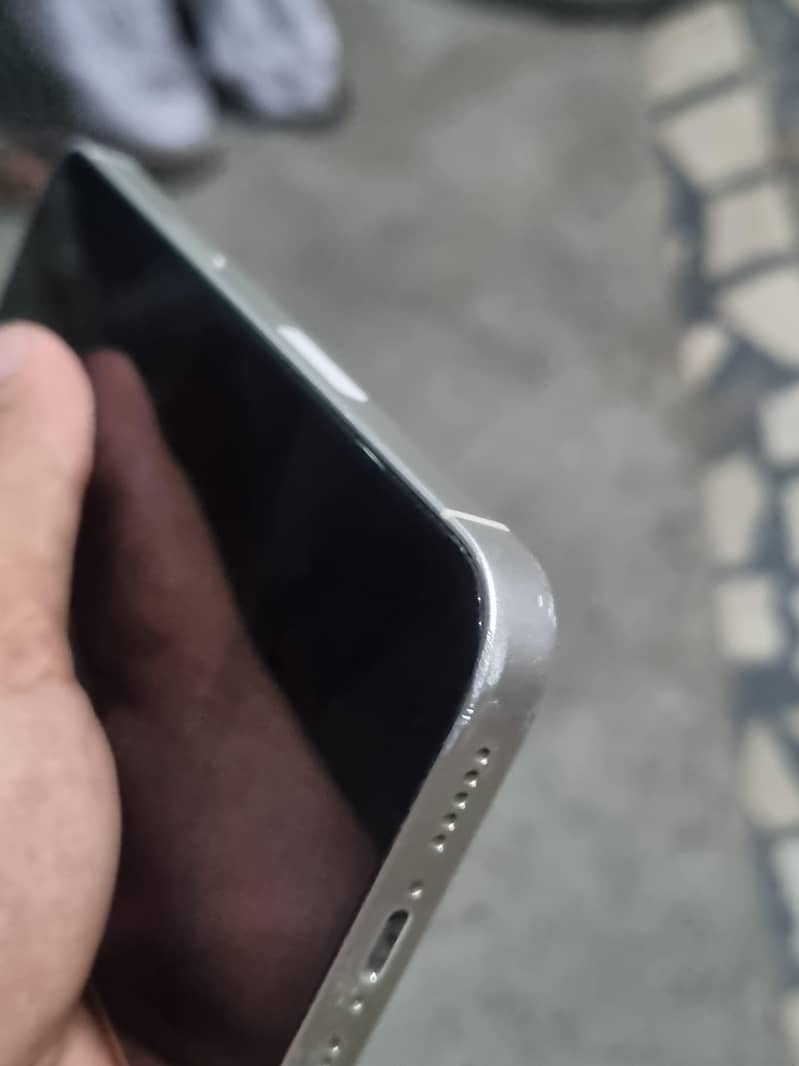 Apple iPhone 13 6