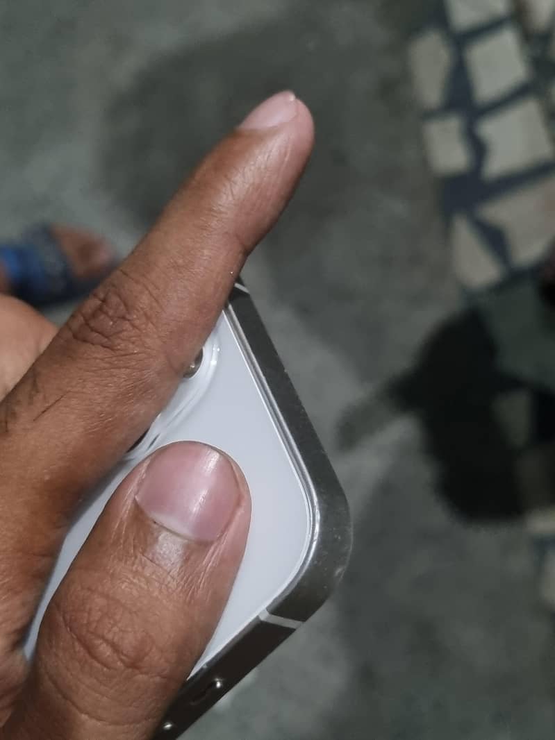 Apple iPhone 13 9