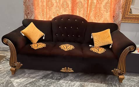 7-Seater Luxury Sofa Set for Sale – Good Condition – Rs. 30000