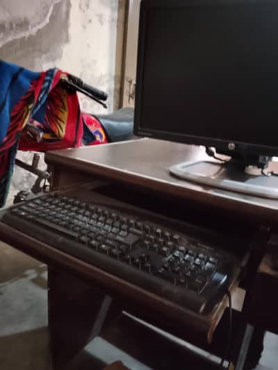 Lenovo computer with table
