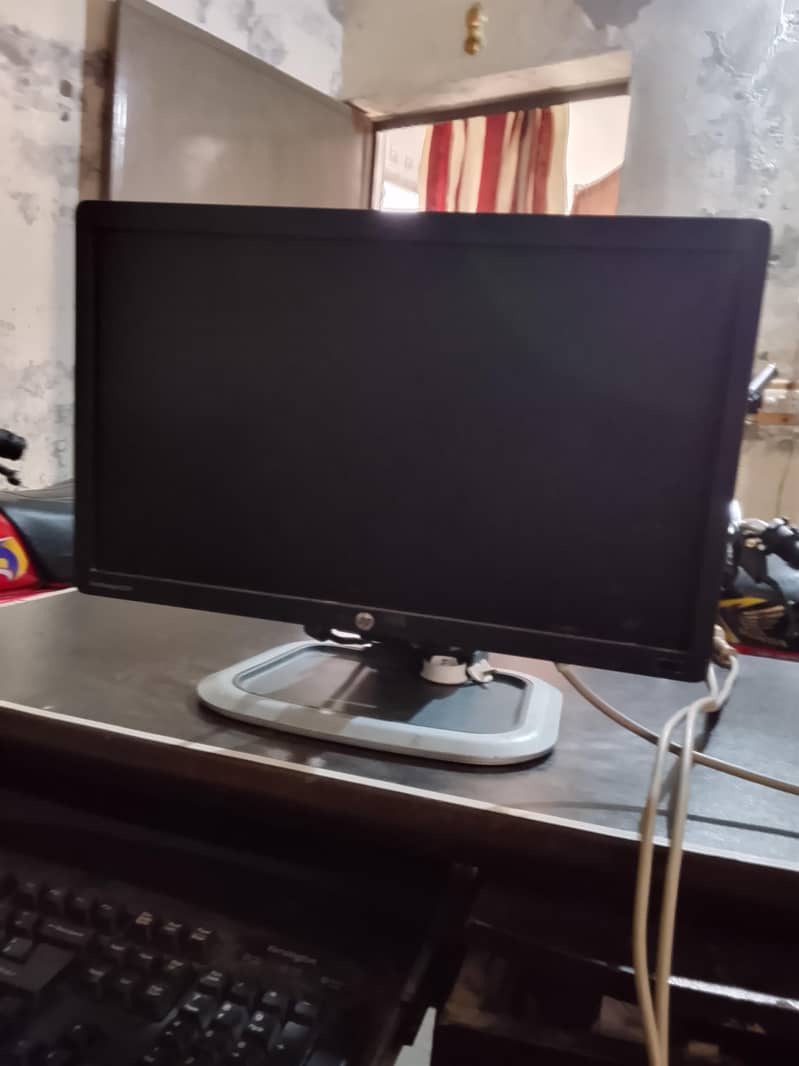 Lenovo computer with table 3