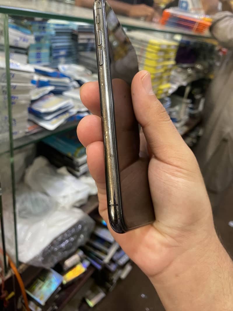 Apple iPhone X 3