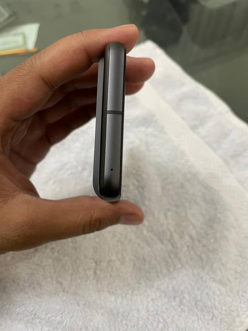 Google Pixel 8 4