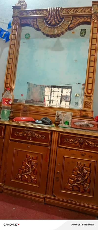 dressing table for sale condition normal mirror ok full heavey Deco
