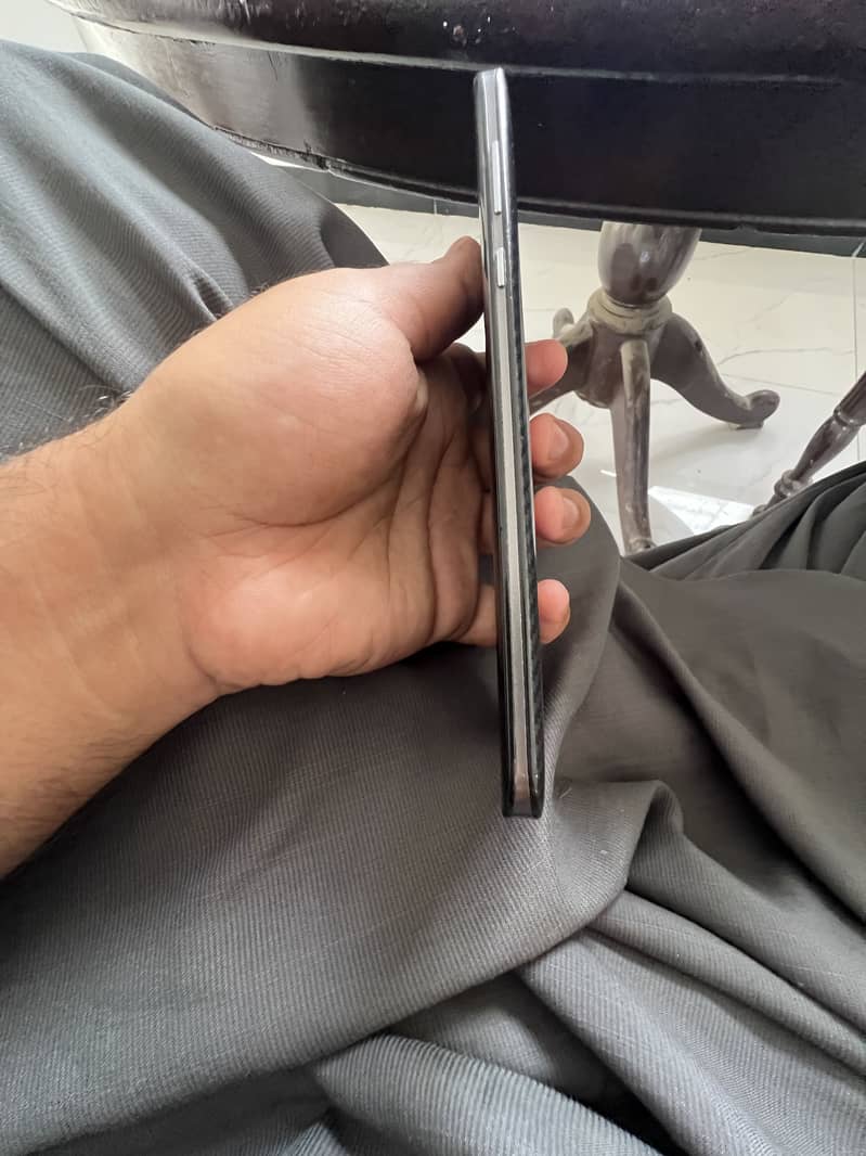 Sharp Aquos Zero 0