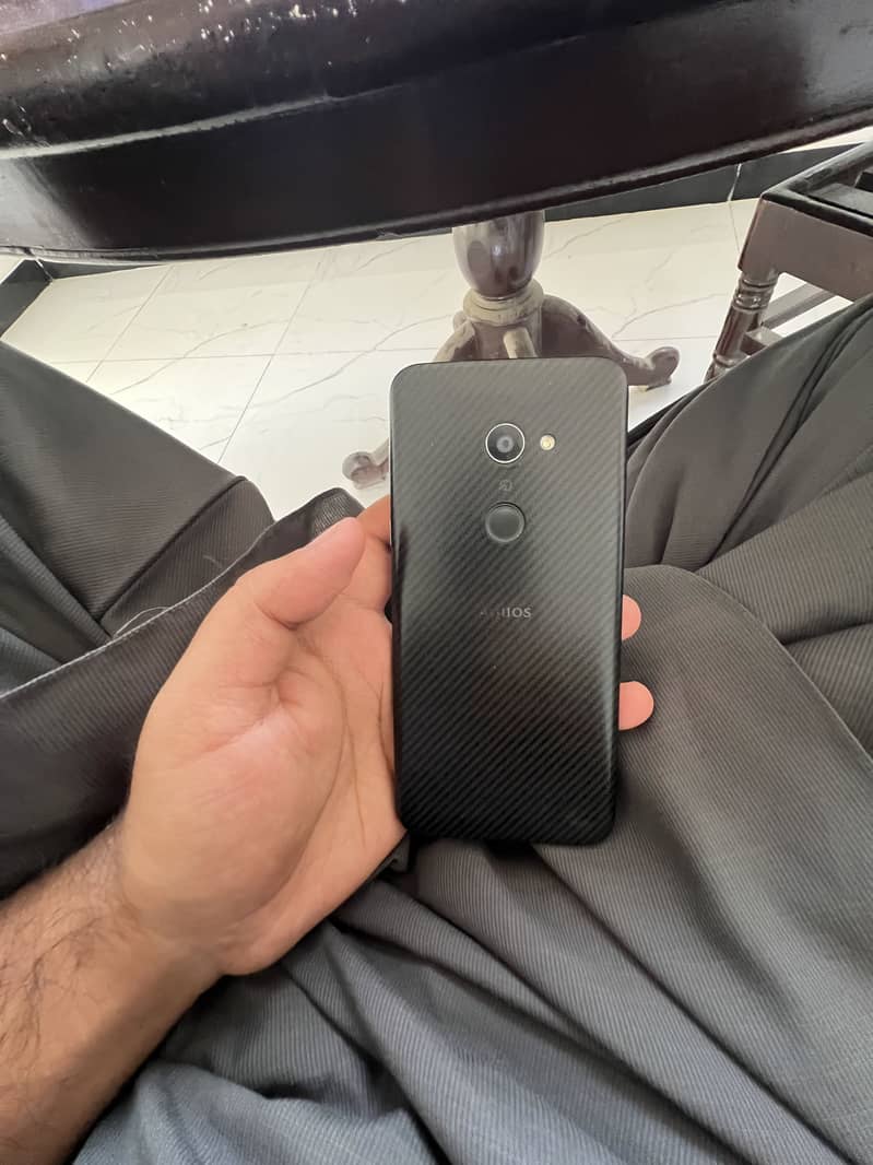 Sharp Aquos Zero 14