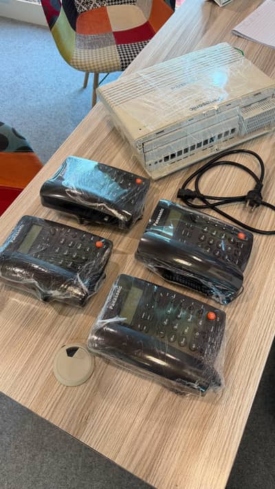 Panasonic TES824 PBX Telephone System with CLI Card +4 Panasonic Phone
