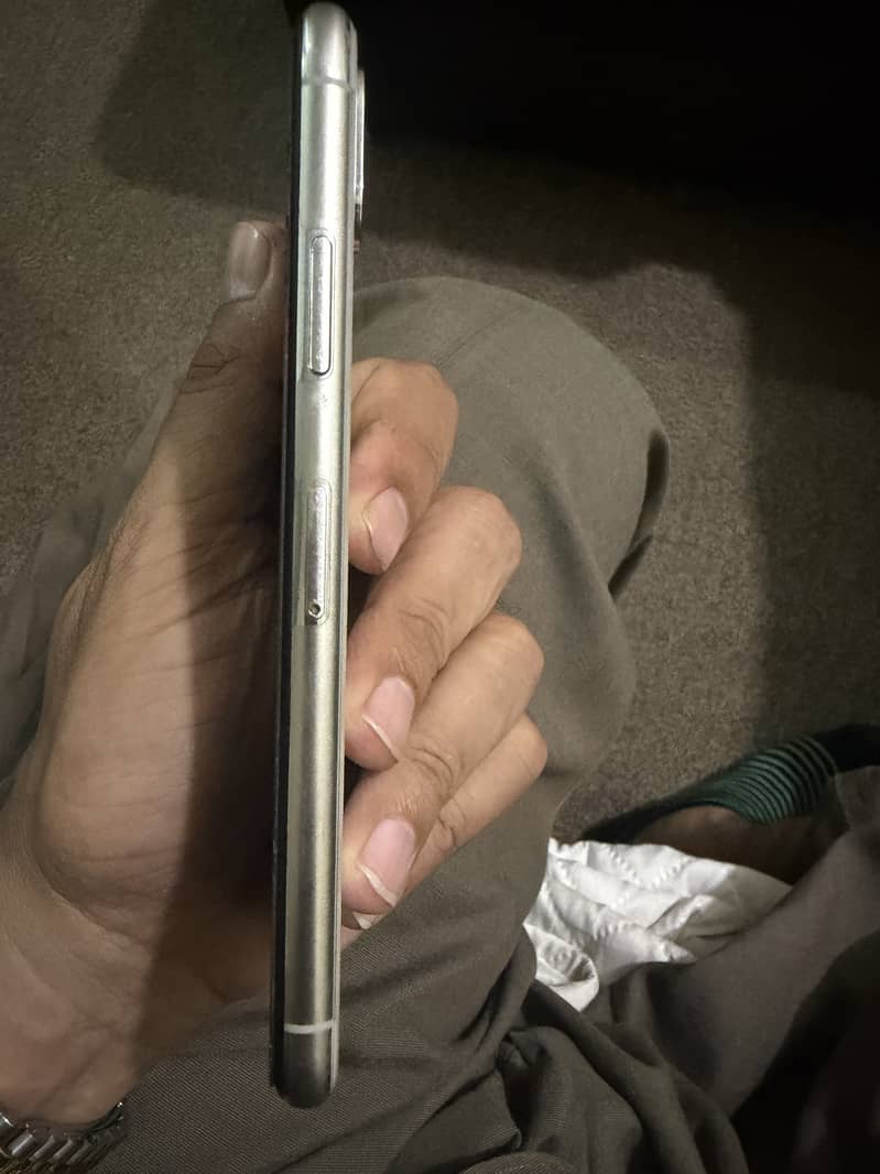 Apple iPhone X 3