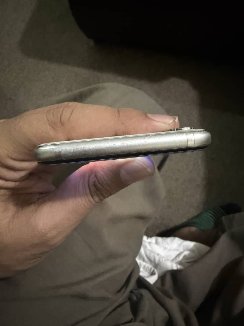 Apple iPhone X 4