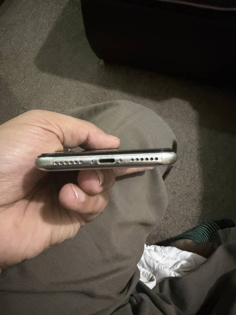 Apple iPhone X 5