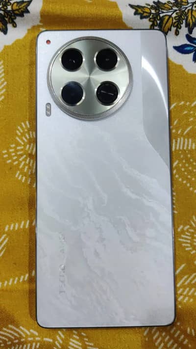 Tecno Camon 30