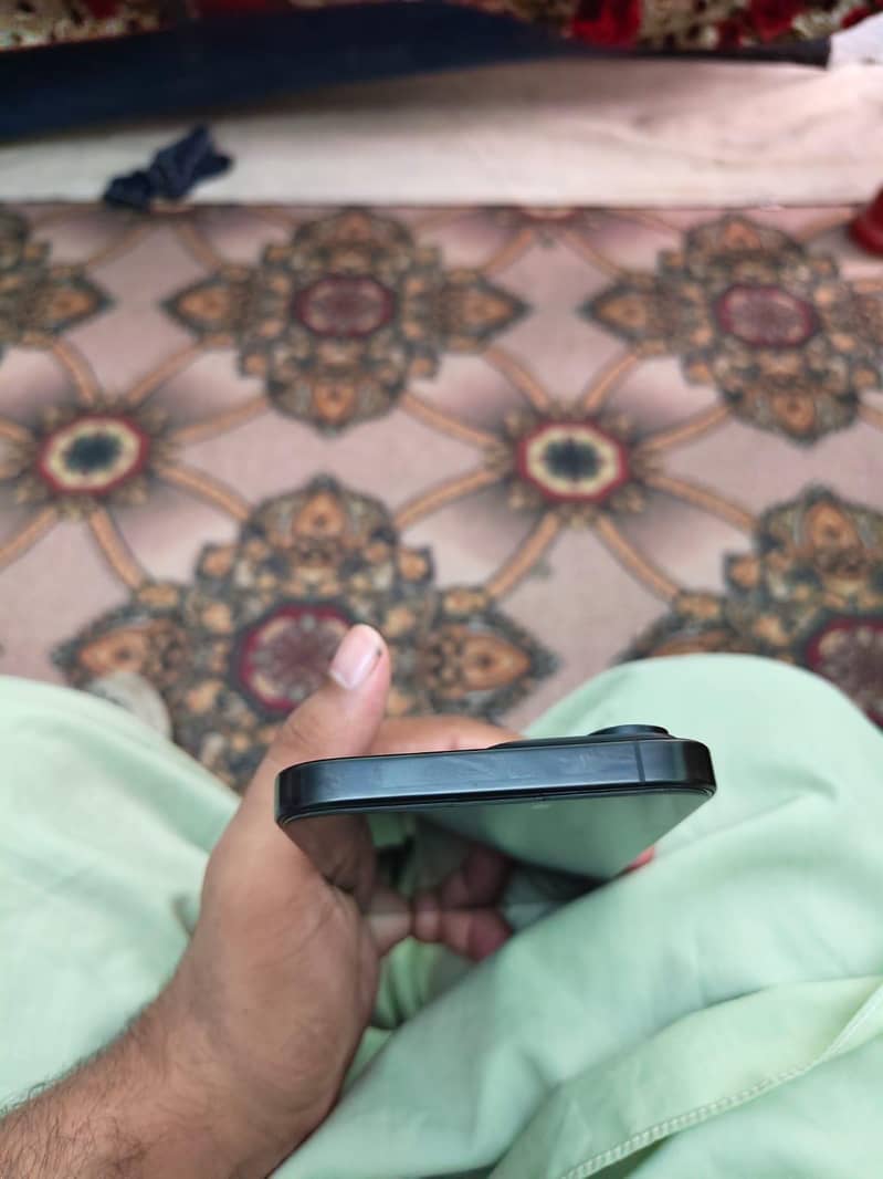Iphone 16 pro max 3