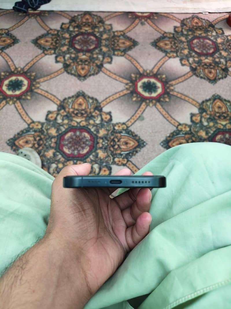 Iphone 16 pro max 4