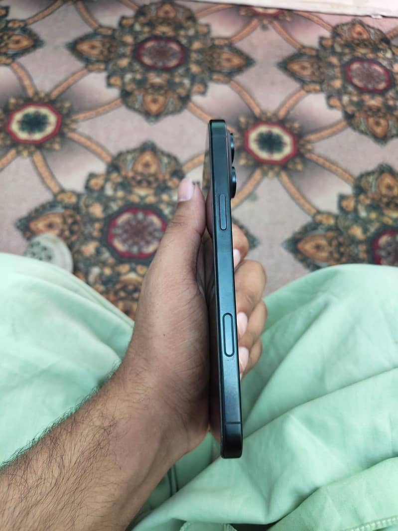 Iphone 16 pro max 6