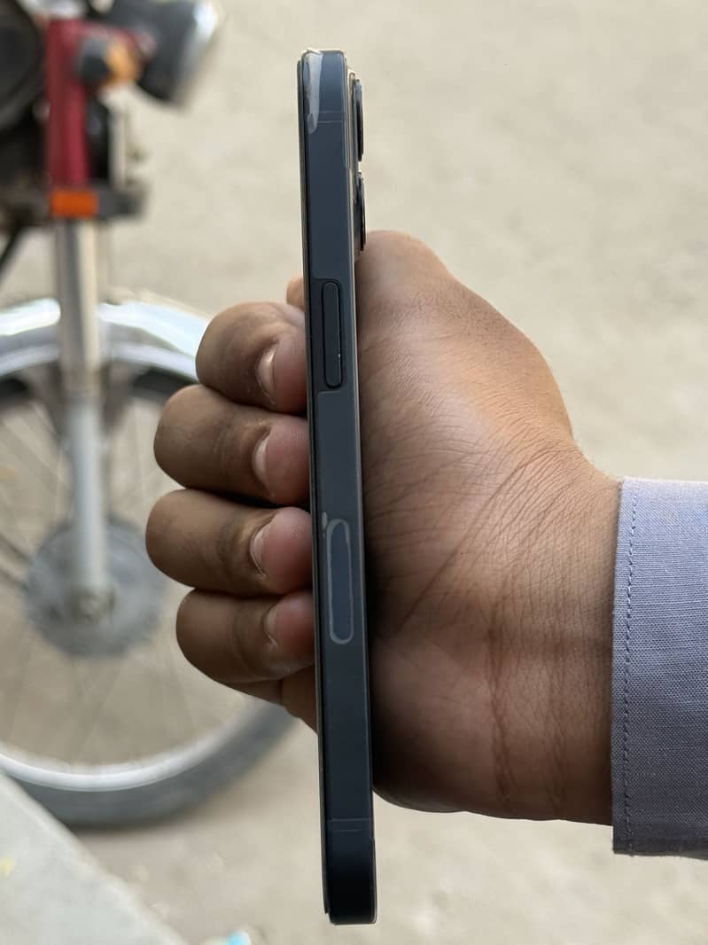 Apple iPhone 13 3