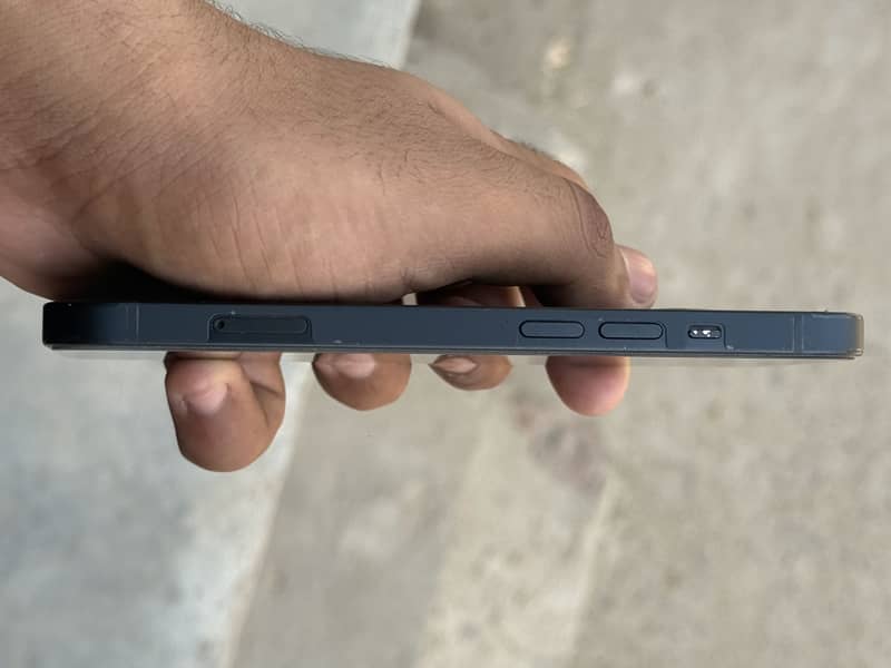 Apple iPhone 13 5